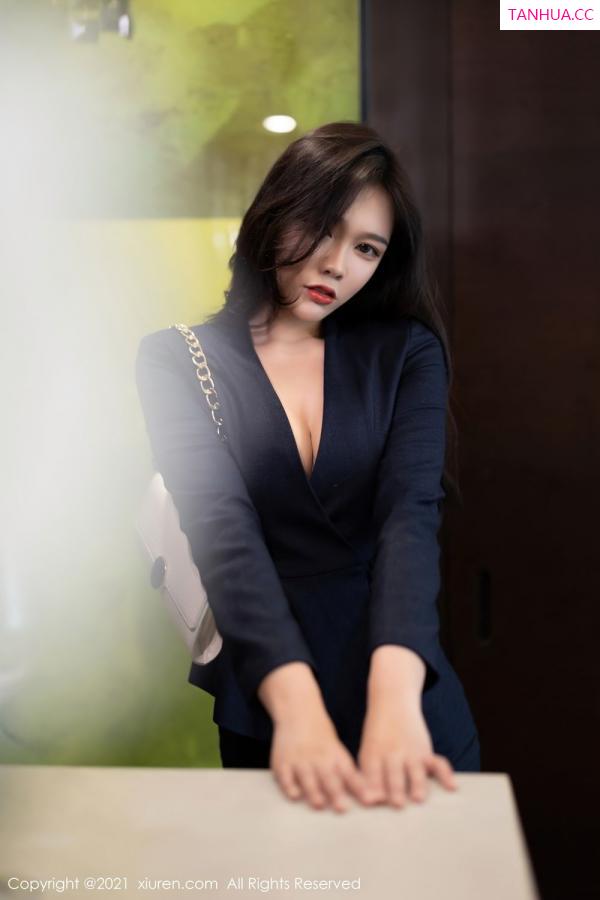 小娜比  冷艳美人娜比 典雅直爽职业装第8张图片